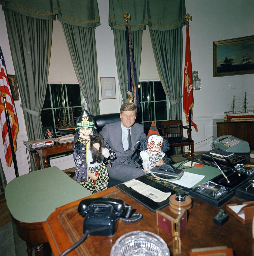 kennedy-kids-halloween-1963-5.jpg