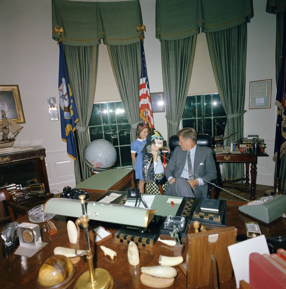 kennedy-kids-halloween-1963-2.jpg