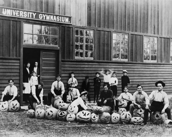 1500px-University_of_Southern_California_student_Halloween_party_ca._1890_uaic-stu-lif-1880-1940-0011-600x480.jpg